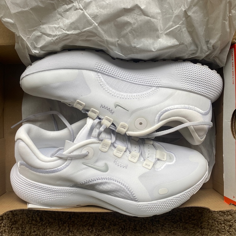 Nike tennis shoes